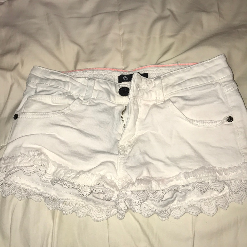 The cutest white shorts in perfect condition!!
